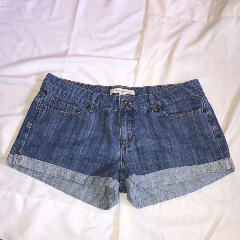 Women’s above-knee shorts